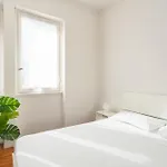 White & Beauty In Center Apartman